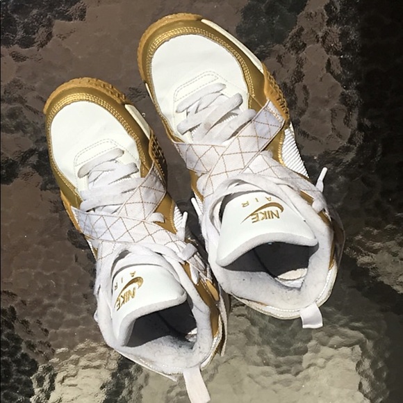 Size 8M 10W Sneakers - Picture 3 of 3